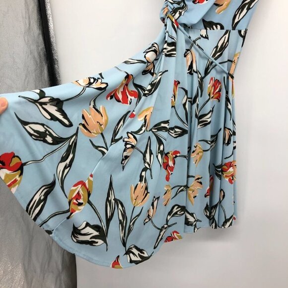 Maggy London Light Blue Floral Wrap Midi Dress size 4 - Picture 11 of 16